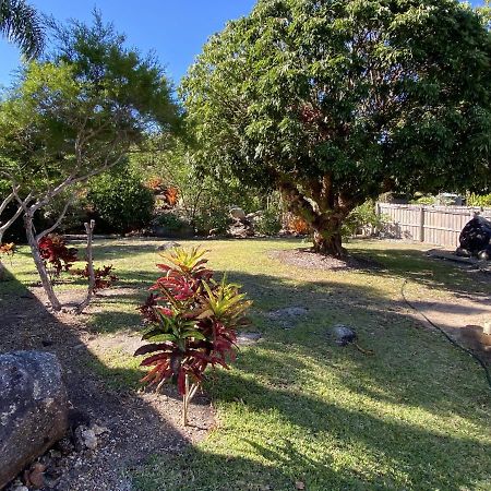 J & Ella'S Holiday House - 2 Bedroom Stays Cooktown Exterior photo